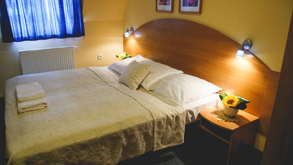 Penzion Fontana Bešeňová Dış mekan fotoğraf